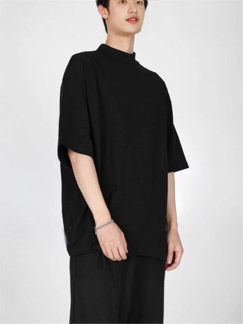 Yohji Yamamoto-stílusú férfi póló, félmagas gallér, laza szabás, rövid ujjú, ice-silk és pamut keveréke