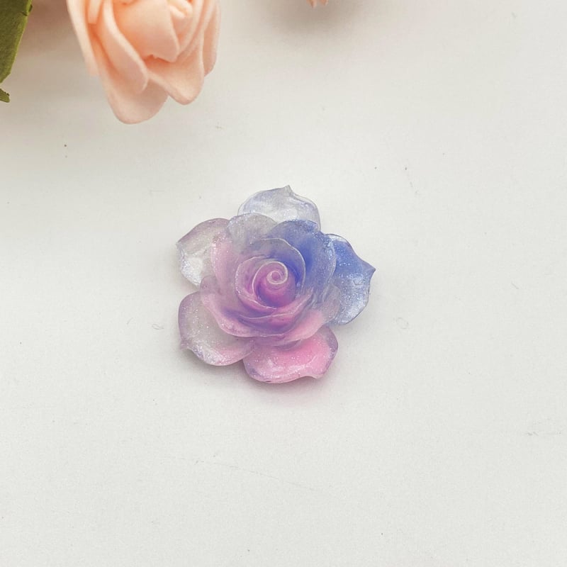 Fénylő két tónusú camellia finom glitterrel – DIY gyanta készlet krém ragasztóval telefontokhoz, hajcsat és tároló dobozhoz