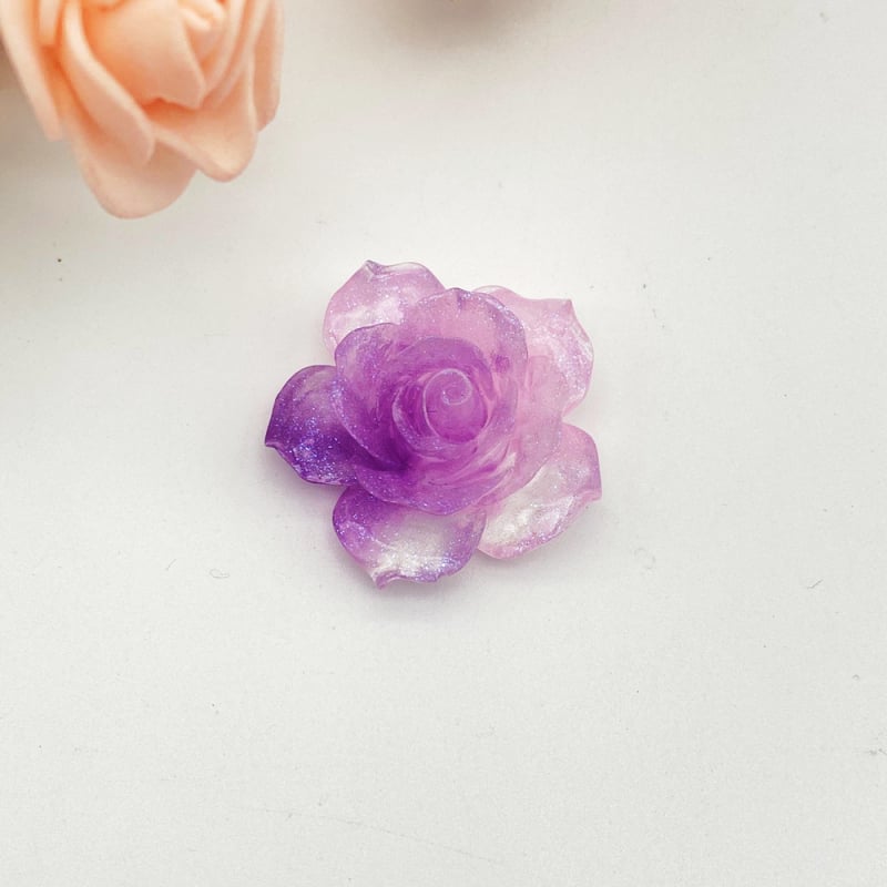 Fénylő két tónusú camellia finom glitterrel – DIY gyanta készlet krém ragasztóval telefontokhoz, hajcsat és tároló dobozhoz