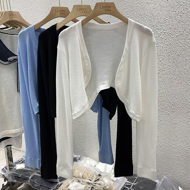 Cardigan subțire tricotat pentru femei, cu șal de protecție solară, strat exterior alb scurt și top din ice silk