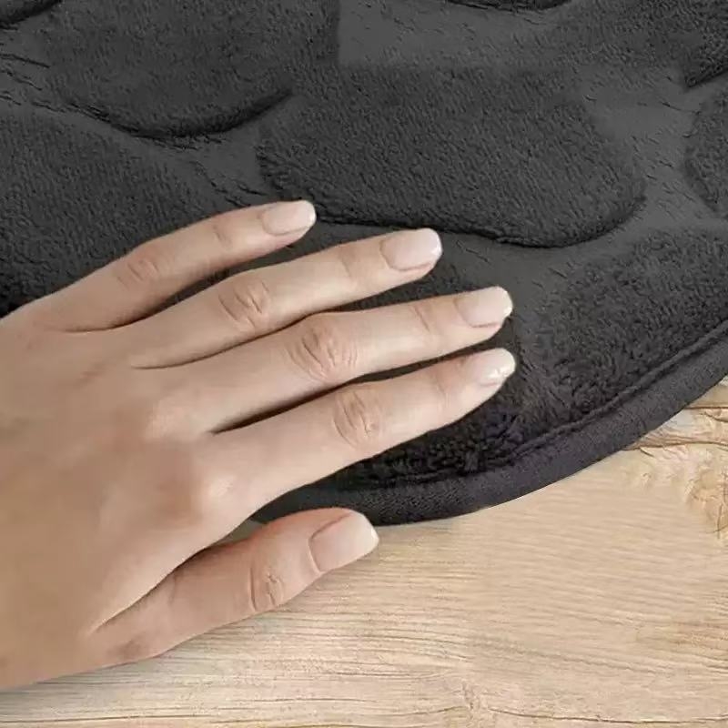 Oval fürdőszobai szőnyeg korall velúrból, egyszerű stílusú, nedvességfelszívó, folt- és kopásálló, csúszásmentes, könnyen karbantartható.