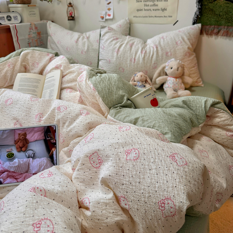 2026 új stílusú négy darabos ágynemű garnitúra paplanhuzattal és lepedővel, rajzfilm mintával, egyetemi kollégiumhoz, gépi mosás