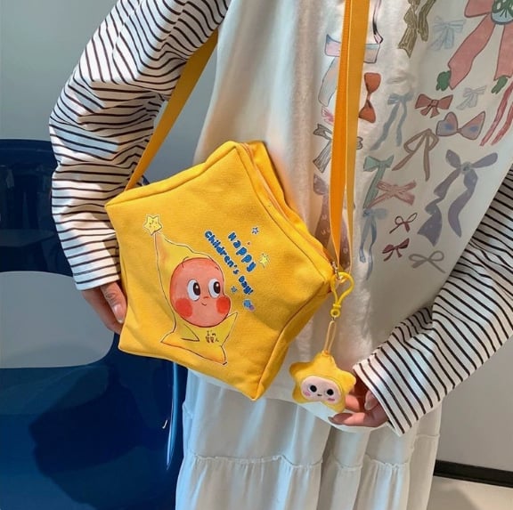 Geantă crossbody pentru copii, cu personaj de desene animate, model stea și jucărie din pluș