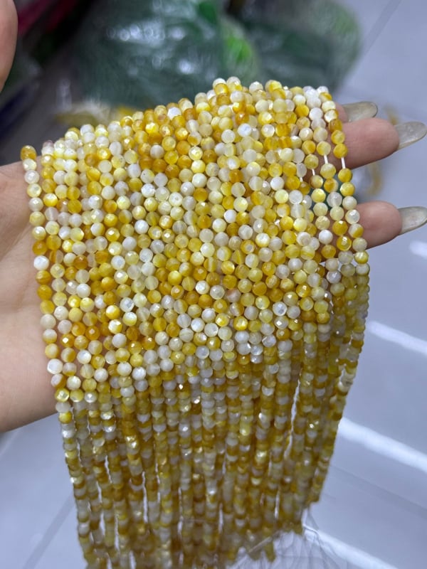 2-4mm φυσικά μαργαριτάρια βαθιάς θάλασσας, κίτρινο πεταλούδα κελύφος, φετσετοποιημένα σε σχήμα ποδοσφαίρου, για DIY κολιέ και βραχιόλι