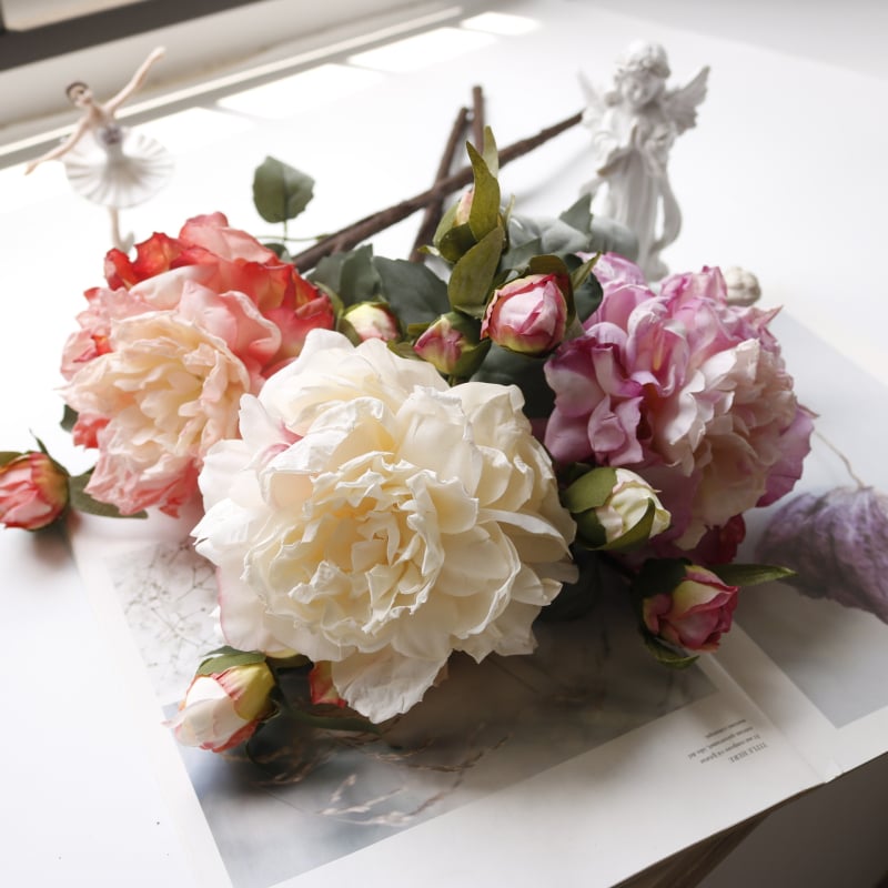 Τεχνημένο peony με τέσσερα άνθη, γαλλικού στυλ καμένο άκρο σε ελαιογραφία, πολυτελής διακοσμητικός μπουκέτο για σαλόνι