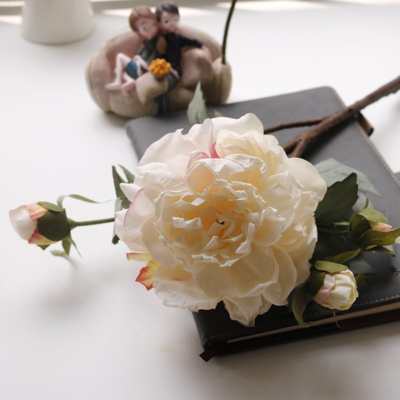 Τεχνημένο peony με τέσσερα άνθη, γαλλικού στυλ καμένο άκρο σε ελαιογραφία, πολυτελής διακοσμητικός μπουκέτο για σαλόνι