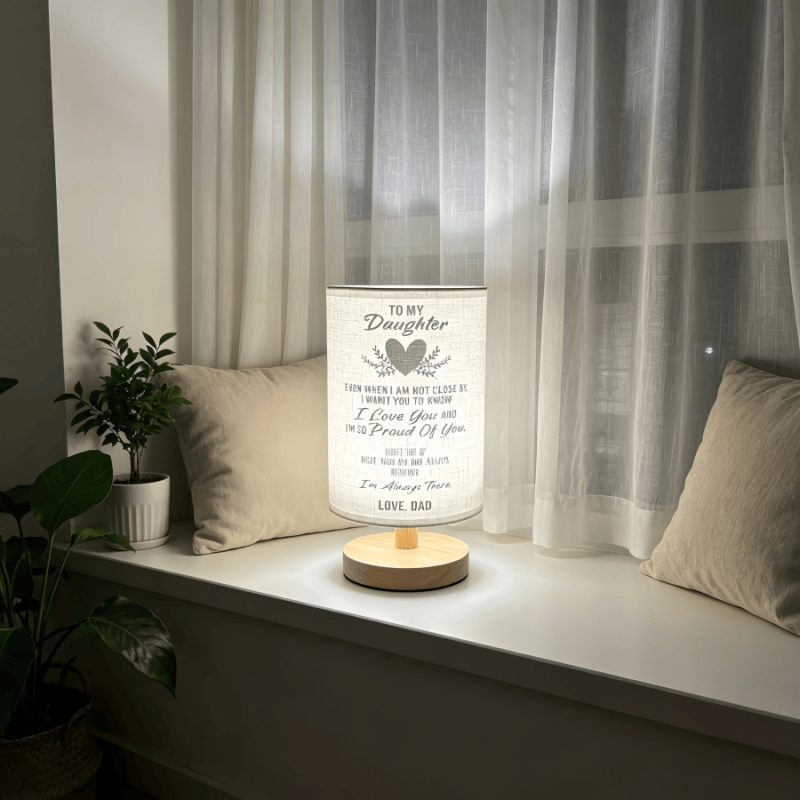 Lányának szóló asztali lámpa lenvászon árnyékolóval, szívhez szóló idézetek, háromszínű LED világítás, modern minimalistikus éjjeliszekrény lámpa