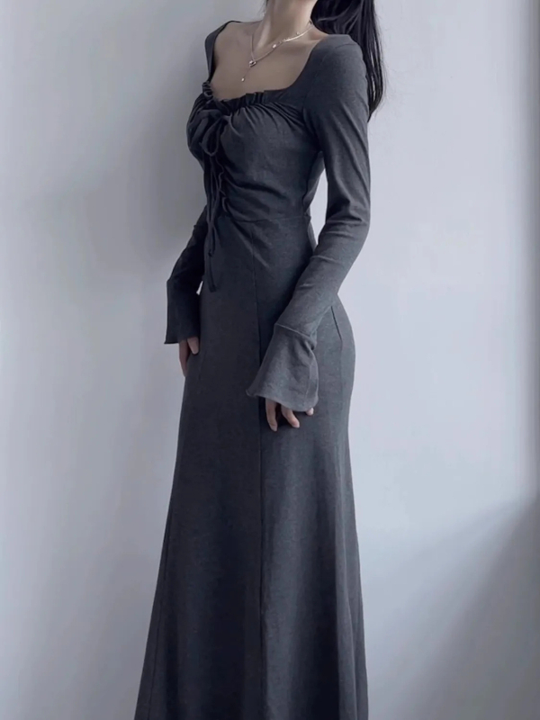 Hosszú ujjú luxusruha fishtail-siluettel, karcsúsított fazon, négyszögletes dekoltázs, őszi-téli stílus