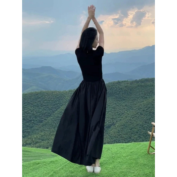 Női fekete ruha, niche design, luxus francia Hepburn-stílus, karcsúsító hosszú ruha nyárra