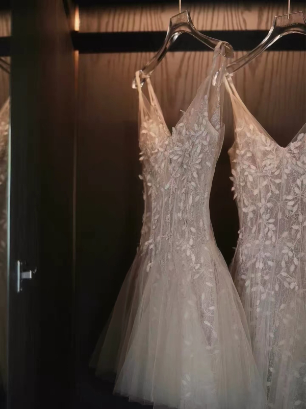 Francia stílusú, hímzett vállpántos női ruha, nyárra, egyedi tervezés, elegáns estélyi