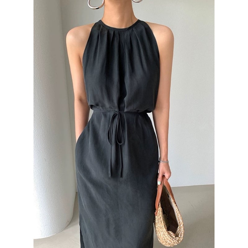 Μακρύ φόρεμα από chiffon με ανοιχτούς ώμους, μινιμαλιστικό στυλ