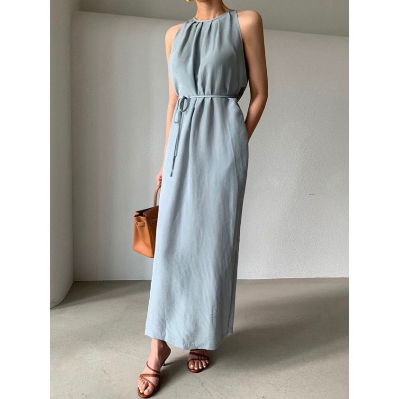 Μακρύ φόρεμα από chiffon με ανοιχτούς ώμους, μινιμαλιστικό στυλ