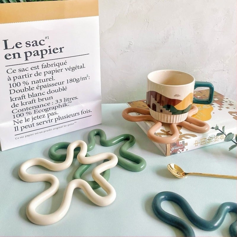 Асиметрични силиконови изолирани подложки за чинии, устойчиви на висока температура, подложки за кафе, кухненски принадлежности, подложки за купи и тенджери.