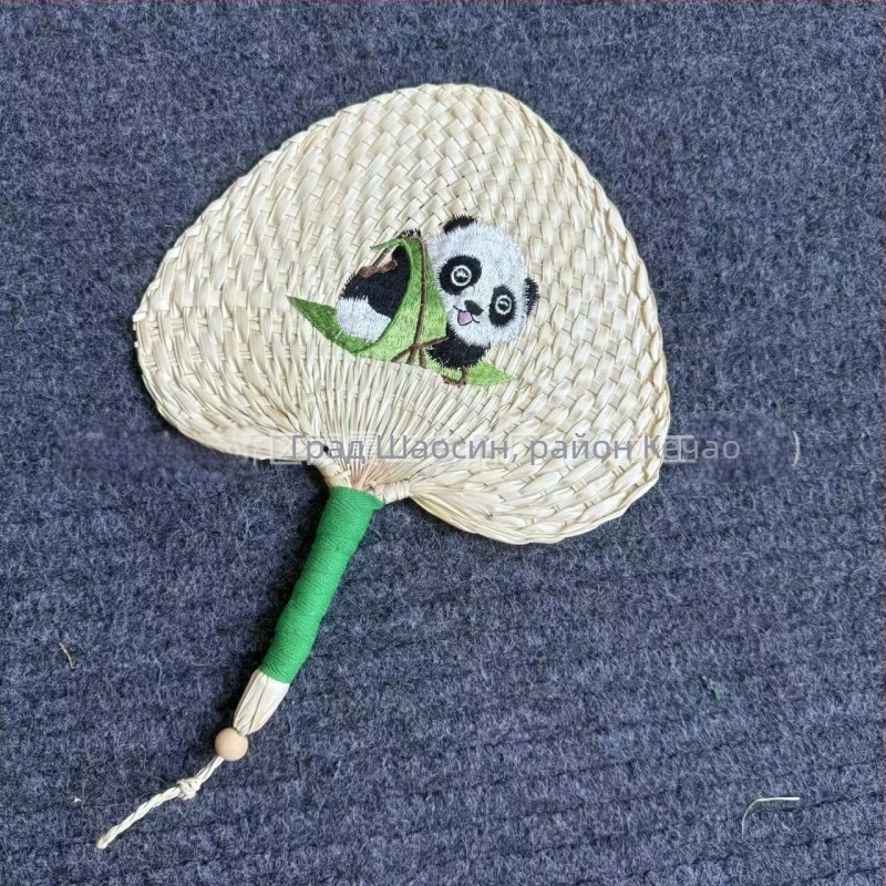 Ръчно тъкано сърцевидно голямо листо от папур, бродирано с трева, листо от папур, малка червена книга, звук от разклащане, мрежа, червена, многоцветна бродерия, панда