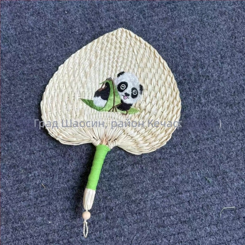 Ръчно тъкано сърцевидно голямо листо от папур, бродирано с трева, листо от папур, малка червена книга, звук от разклащане, мрежа, червена, многоцветна бродерия, панда