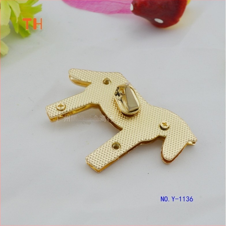 Производителите доставят цинкова сплав, аксесоари за багаж, хардуер за дамска чанта, хардуер за пони, хардкор за заключване, светло злато на едро