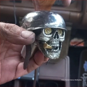 Трансгранично популярни Amazon Skullsoldiergrip Череп Войник Дръжка за скоростна кутия за кола Синтетични смолни орнаменти