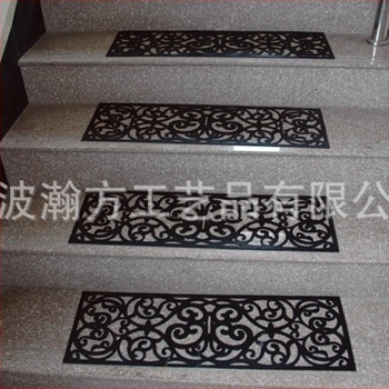 Гумен стълбищен мат с геометричен модел, квадратна форма, модерен стил