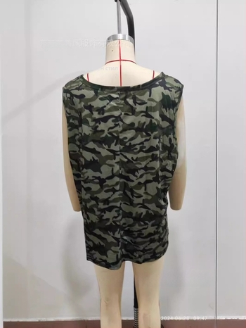Камуфлажен безръкав жилет с дълбоко V-образно деколте, свободна кройка, смес от имитационен памук и полиестер (70-80% полиестер), Лято 2024