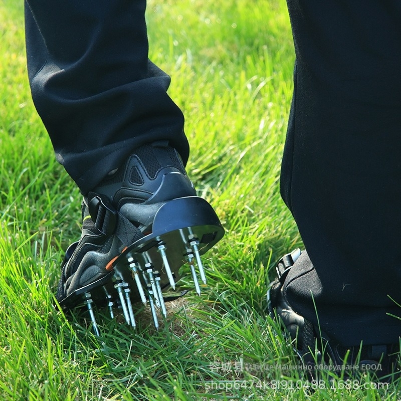 Обувки с пирони за циментова самонивелация и полагане на епоксиден под – за градина и тревни площи, марка Persian Zhijie, опаковка 36×17×4