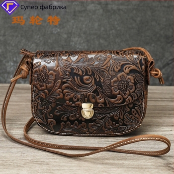 Marunte Дамска чанта през рамо от естествена кожа с embossed дизайн - първи слой телешка кожа, хоризонтална квадратна форма, цип за затваряне, вътрешни джобове: джоб с цип, джоб за мобилен телефон, джоб за лична карта