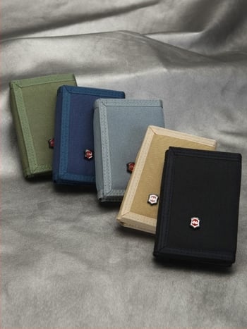 Канвасов унисекс портфейл с Velcro закопчаване, вертикално квадратен дизайн, персонализирано лого