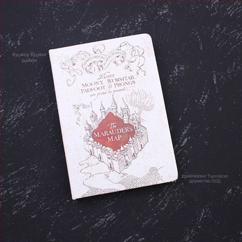 Бележник Diagon Alley с обложка от изкуствена кожа, подвързване с лепило, офсетова хартия, 100 страници