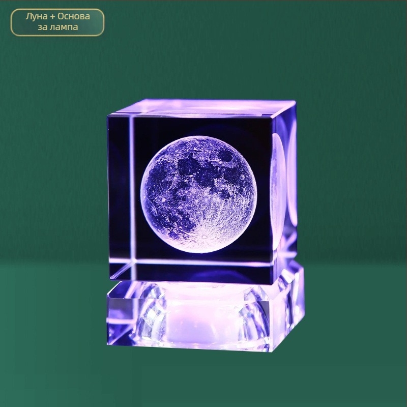 Кристално геометрично кубче с лазерно гравиран портрет на Буда Гуаньин, модерен минималистичен стил, подходящо за спалня