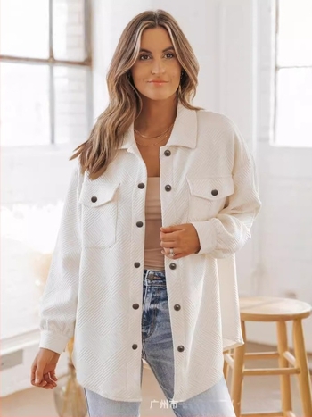 Дамска средно дълга кардиган-риза с ла-пел яка, дълги ръкави, солиден полиестер-еластан, колажни шевове