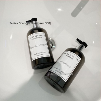 Пластмасова бутилка с дозатор в стил Ins за козметични течности (шампоан, душ гел, балсам, сапун за ръце, перилен препарат) — PET, производство чрез PET blow molding, капак с помпа, дебелина на стената 0.2–1 мм, печат на лого