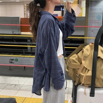 Риза с каре шарка, слънцезащитна лека риза за външно носене, яка поло, дълги ръкави, свободен силует, планка с множество катарами