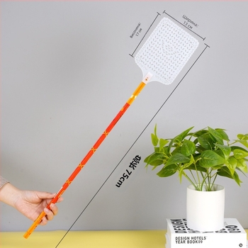 Мухарка с дълга дръжка от бамбук, прост стил за домашна употреба; Материал: бамбук; Обект: мухи, хлебарки, комари; Нетоксично.