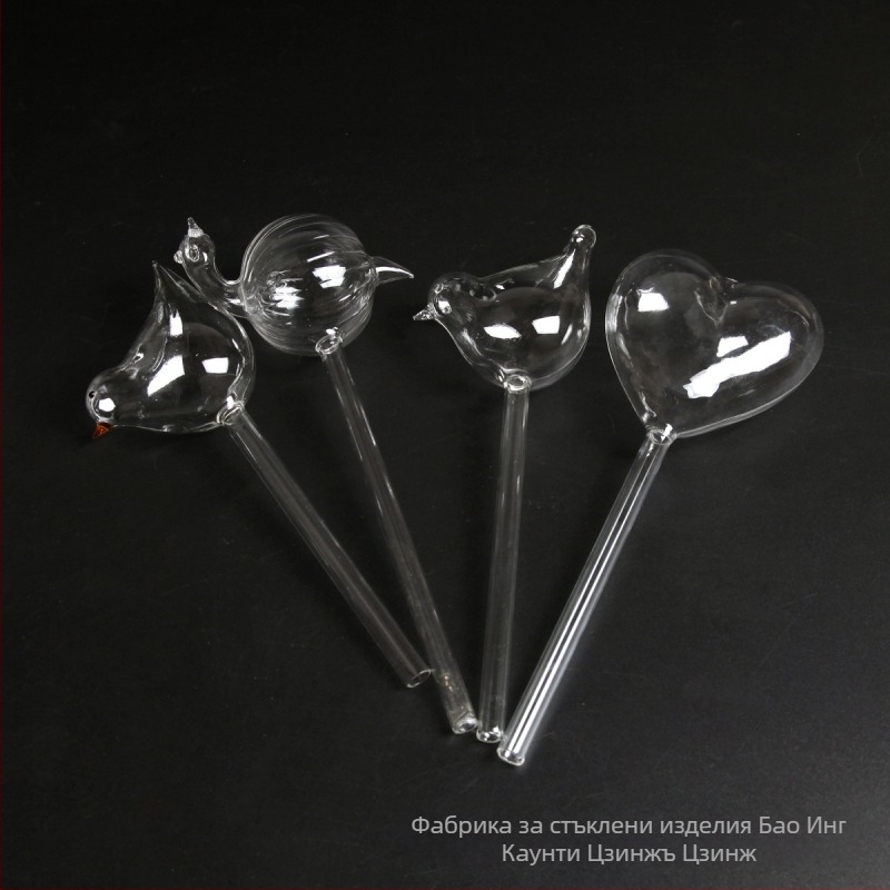 Стъклено сърцевидно устройство за поливане на растения, боросиликатно стъкло, издуване, полирана повърхност, декоративна закачалка