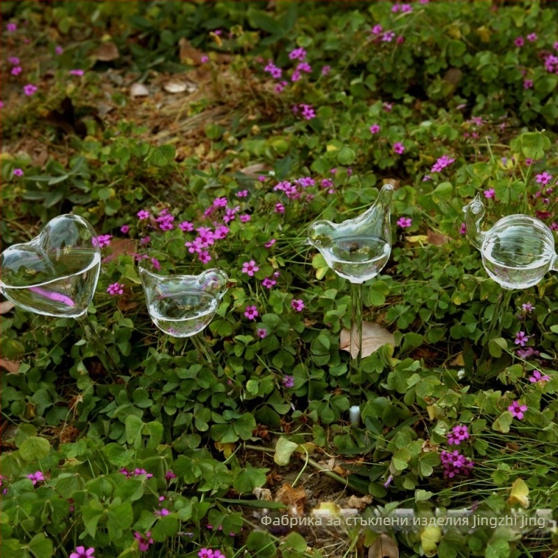 Стъклено сърцевидно устройство за поливане на растения, боросиликатно стъкло, издуване, полирана повърхност, декоративна закачалка