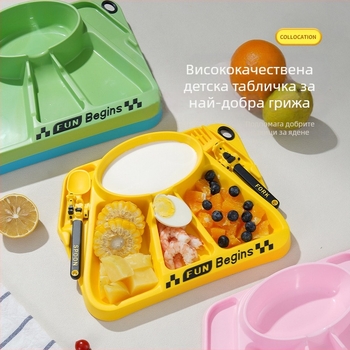 Детски комплект съдове за хранене с разделена чиния и дизайн на триколка, PP материал, за деца над 12 месеца