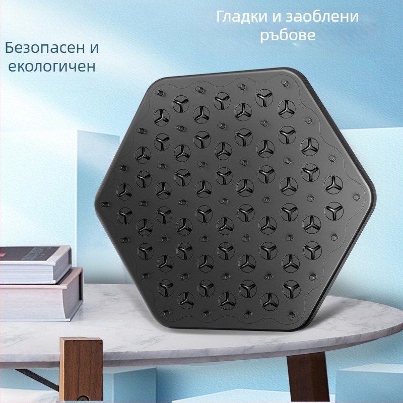 Настолна пъзел‑верижна игра – мултиплейър интерактивна игра с гумена лента и триъгълник; пластмасова конструкция; развива логическо мислене и родителско‑детска комуникация; подходяща за деца и възрастни на възраст 4–60 години.