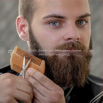 Комплект за грижа за брада: дървен двустранен гребен за оформяне на брада, сгъващ се мини гребен и две малки ножици — Произход: Нингбо; OEM и лицензирана частна марка