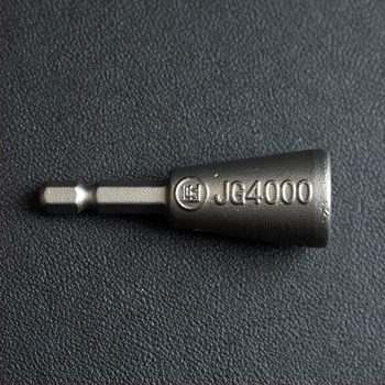 Усукващ инструмент за паралелно свързване на проводници за електротехници, съвместим с ръчна електрическа бормашина, с терминален блок