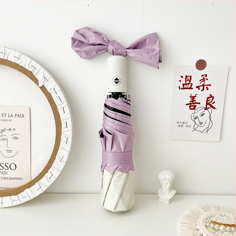 Слънчев чадър с 8-ребрен железен каркас, дървена ос и дръжка, полиестерно покривало 190T, UPF50+, ръчно отваряне и затваряне