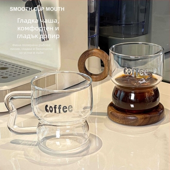 Чаша за кафе от кристално стъкло с модерен минималистичен дизайн и ръкохватка, неравна форма, възможност за печат на лого.