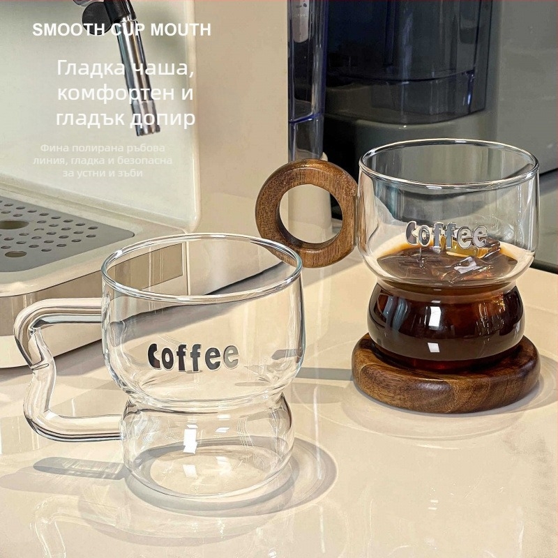 Чаша за кафе от кристално стъкло с модерен минималистичен дизайн и ръкохватка, неравна форма, възможност за печат на лого.