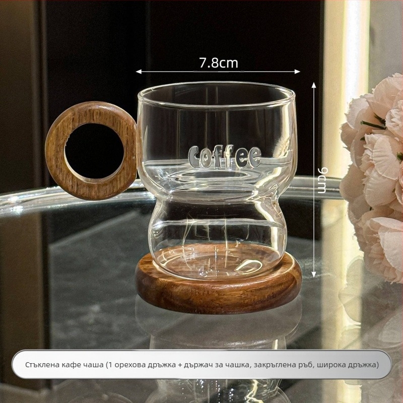 Чаша за кафе от кристално стъкло с модерен минималистичен дизайн и ръкохватка, неравна форма, възможност за печат на лого.