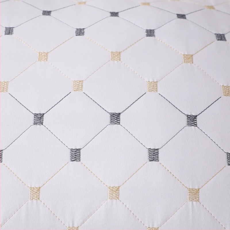 Възглавница с пълнеж Nine-hole fiber, регулируема височина, квадратна форма, тегло 0.55–1.0 кг