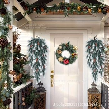 Коледен стенен декор с изкуствени игли и шишарки на лоза; материал: пластмаса; занаят: друго; вид: друго