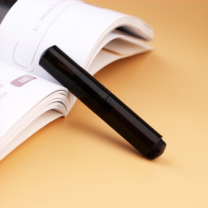 Master фонтанна писалка с акрилен корпус, система за подаване на мастило с контейнер и хранилище, перо с иридиев връх, модел Pill, джобен дизайн, твърда картонена опаковка