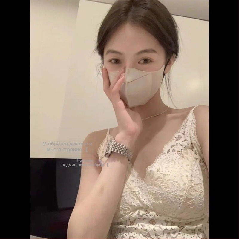 Едно парче дантелен вътрешен сутиен с ултра тънки чашки от латекс, фиксирани двойни презрамки, дантелена подплата и дизайн за гръб