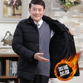 Мъжко дебело памучно яке с качулка и цип, свободен силует; пълнеж от памук; външен плат: полиестерни влакна; подплата: ацетат.