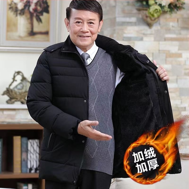 Мъжко дебело памучно яке с качулка и цип, свободен силует; пълнеж от памук; външен плат: полиестерни влакна; подплата: ацетат.