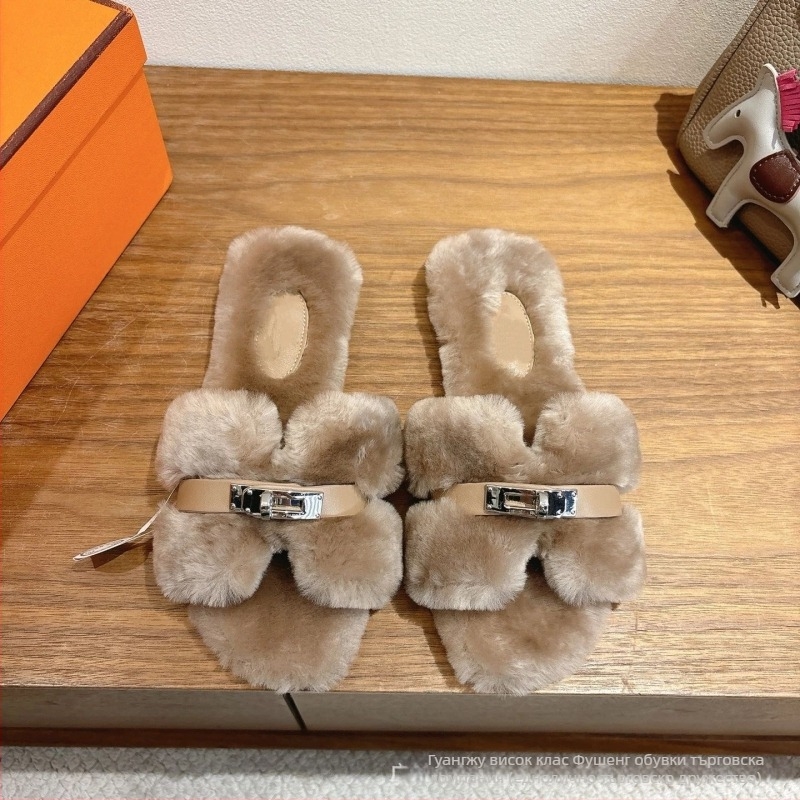 Дамски чехли с горна част от заешка козина, кожена вътрешност, гумена подметка, плоска подметка, 0–3 cm