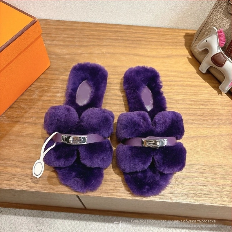 Дамски чехли с горна част от заешка козина, кожена вътрешност, гумена подметка, плоска подметка, 0–3 cm